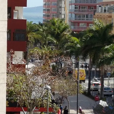 Centrico Apartamento Con Balcon Cerca De La Playa Daire *