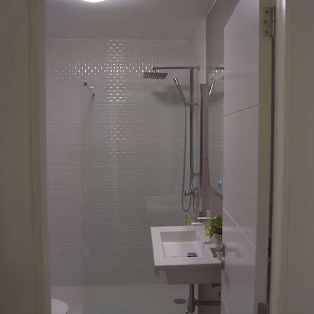 Daire Centrico Apartamento Con Balcon Cerca De La Playa *