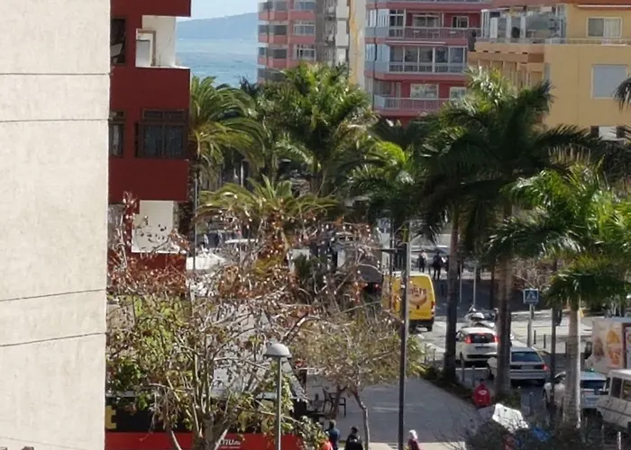 Centrico Apartamento Con Balcon Cerca De La Playa Apartment *